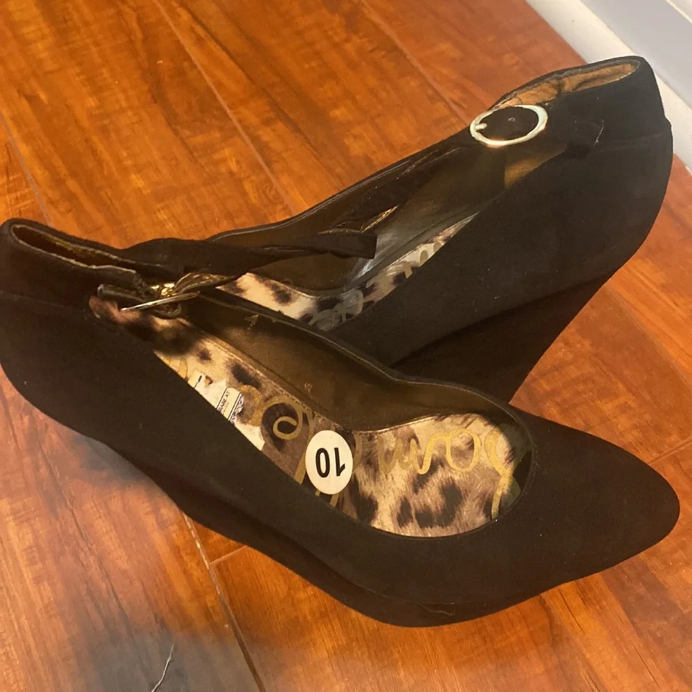 NEW SAM EDELMAN QUINN PLATFORM PUMPS